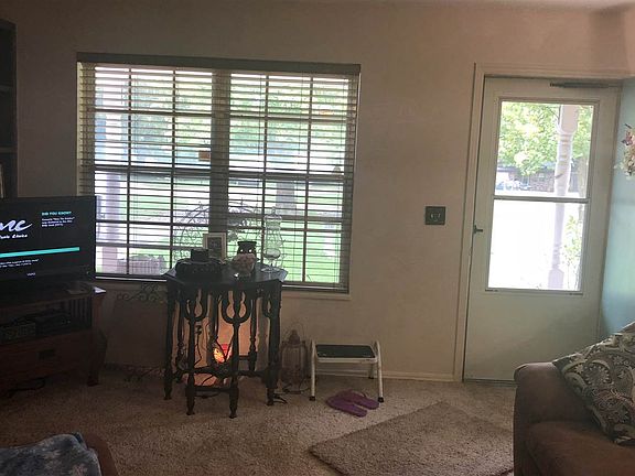 3rd image of 406 Eaton Dr