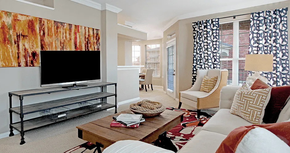 The Biltmore Apartments — Photo 2