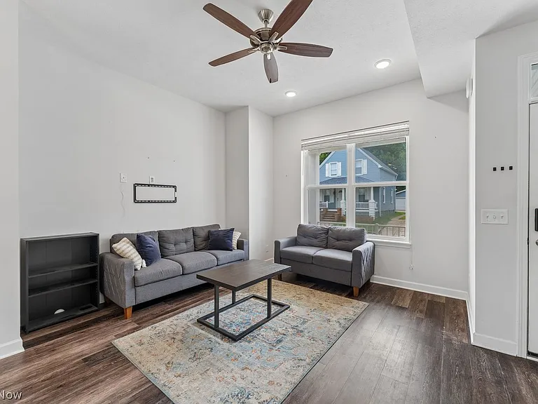 12027 Wade Park Ave — Photo 5