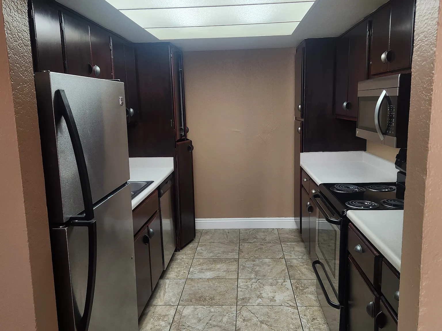 1 bed, 750 sqft, $1,300 — Photo 3