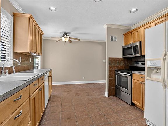 5th image of 6201 Cedar St