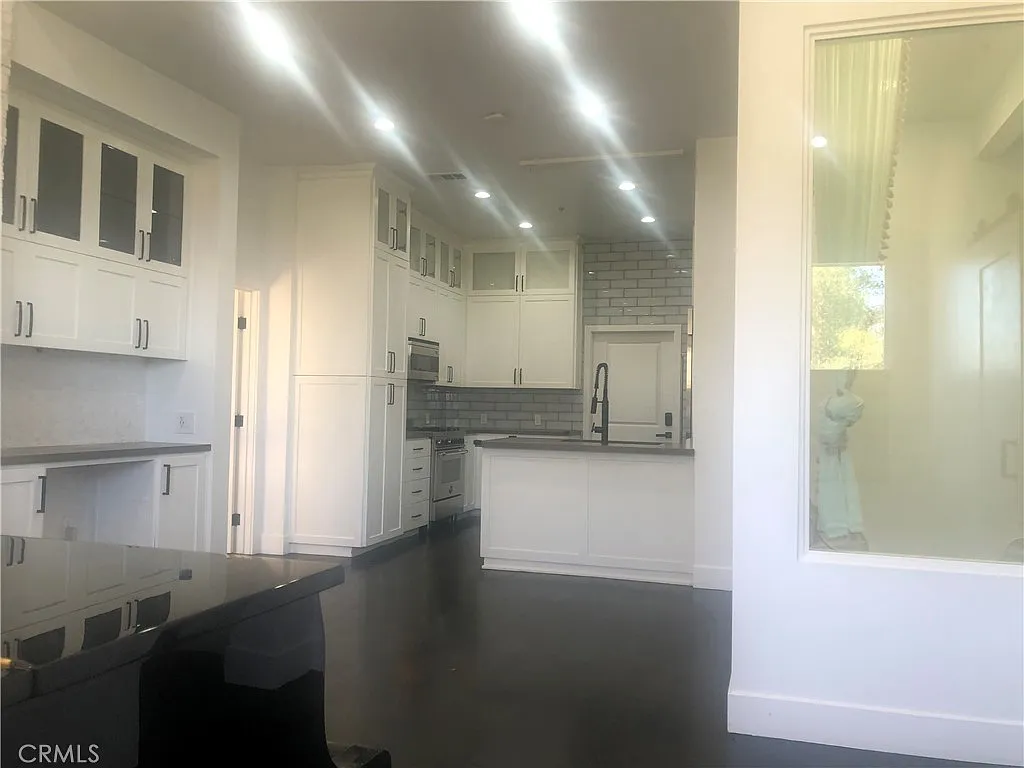 2 bed, 1095 sqft, $6,000 — Photo 4