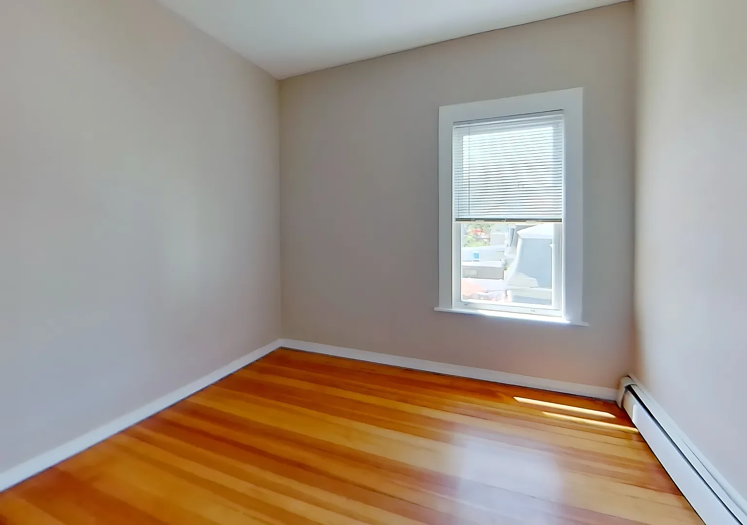 3 bed, 850 sqft, $3,100 — Photo 4
