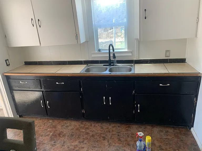 1329 E Margaret St — Photo 11