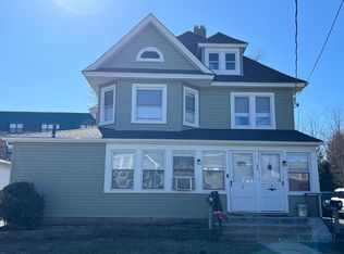 24 Doxsey Pl, Lynbrook, NY 11563