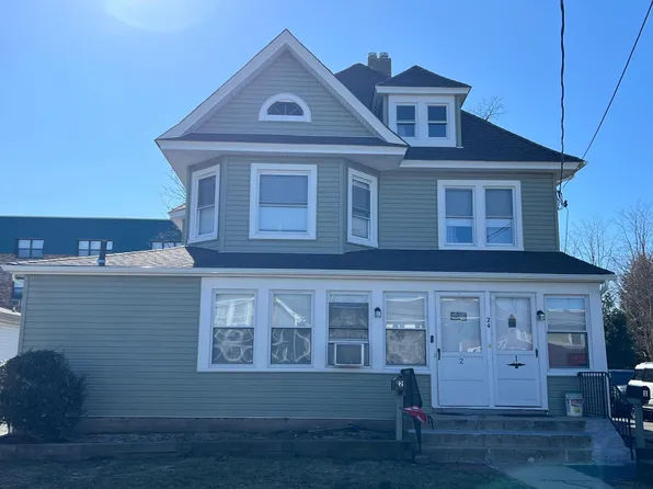 24 Doxsey Place, Lynbrook, NY 11563