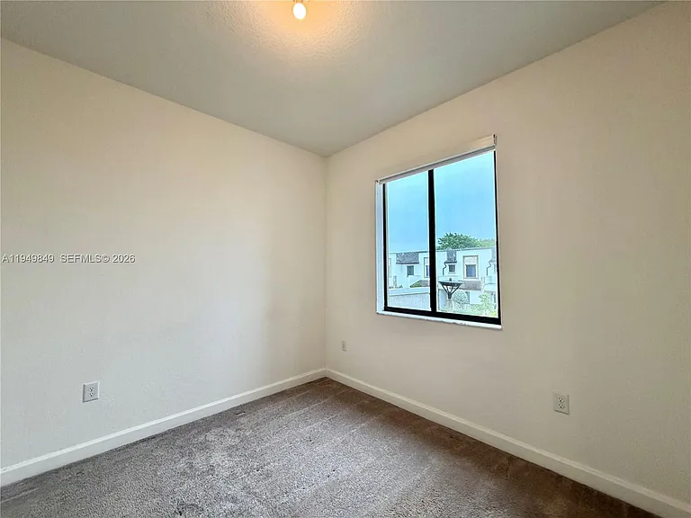 21050 NE 8th Ave — Photo 23