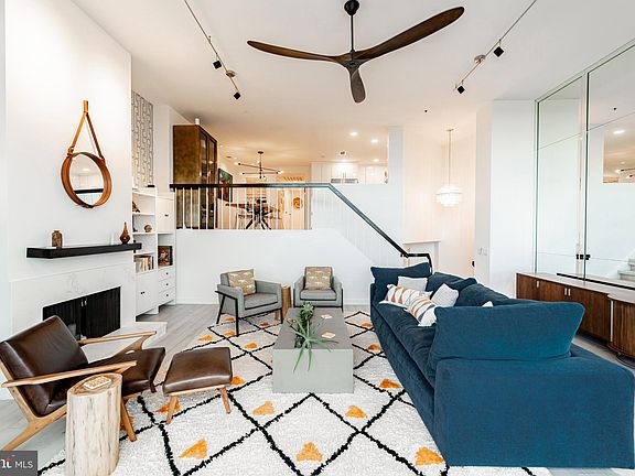 5th image of 1401 N Oak St APT 909