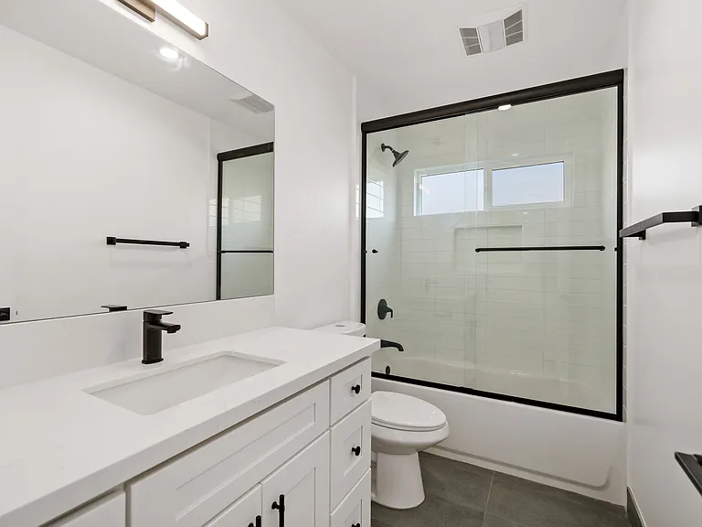 2729 Frankel St #1/2 — Photo 12