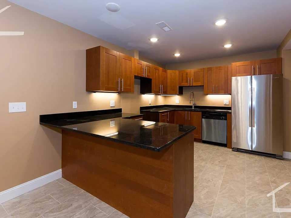 33 Linden St #1