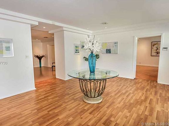 5th image of 1042 S Southlake Dr
