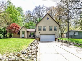 911 Elmwood St, Dewitt, MI 48820