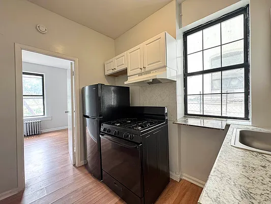 Rented by Pear NYC LLC | media 4