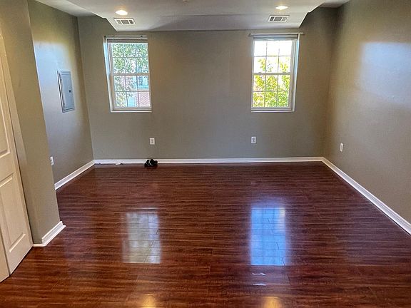 3rd image of 909 S 21st St #3F