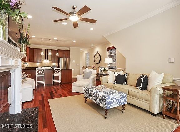 3rd image of 2231 N Leavitt St #1