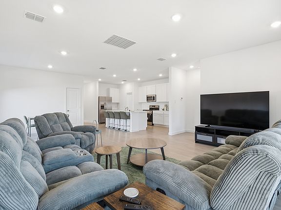 5th image of 647 Fisher Ln