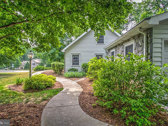 3rd image of 569 Woodland Cir #L-0017