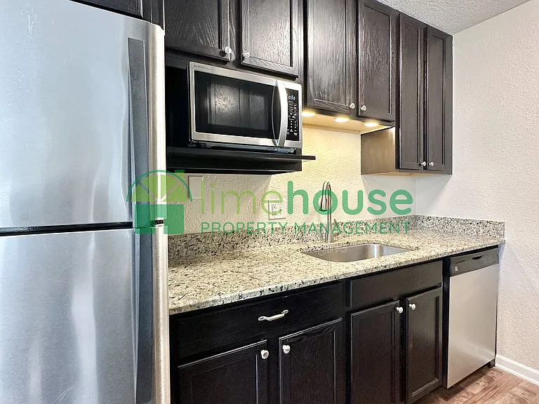 909 Leisure Sq #201 — Photo 4