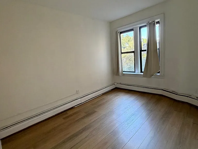 247 Montgomery St #6 — Photo 8