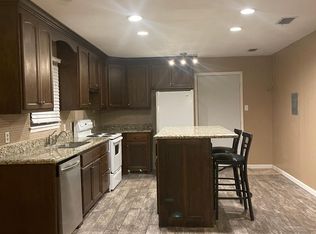 104 Hackberry Ln #B, Del Rio, TX 78840