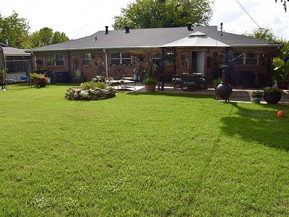 2nd image of 3916 Caddo Trl