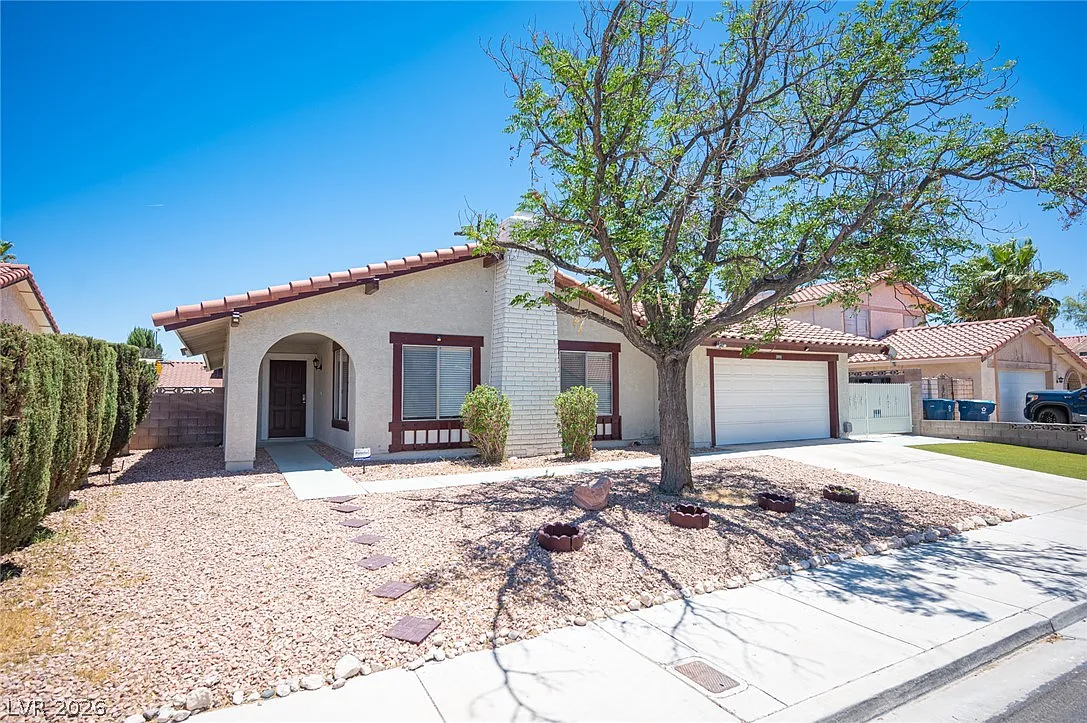 4 bed, 2.0 bath, 1902 sqft, $2,470 — Photo 1