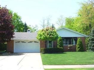 2050 Marshfield Rd, Mayfield Heights, OH 44124