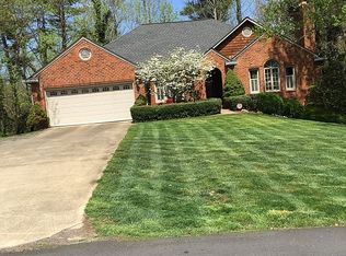 1040 13th Ave NW, Hickory, NC 28601