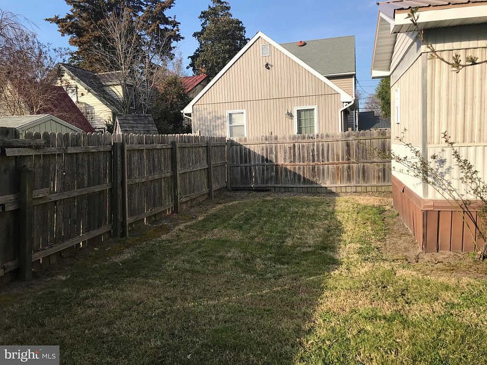 2nd image of 404 Dupont Ave