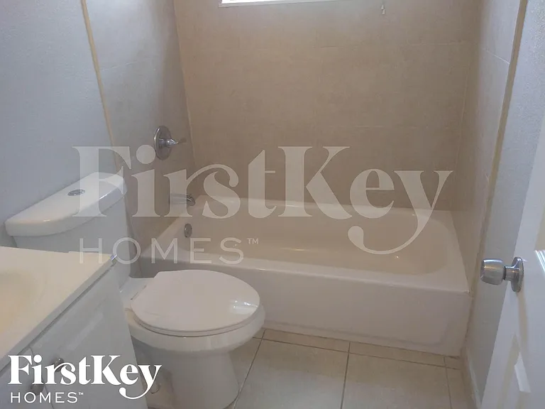 3740 NW 4th Pl — Photo 8