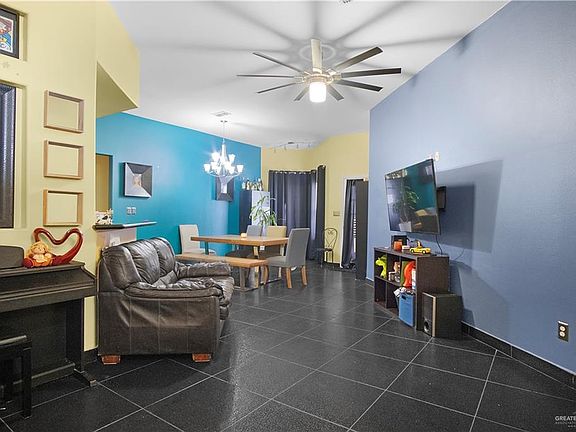 4th image of 2416 S Hibiscus St