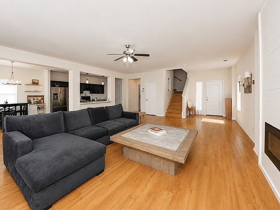 5th image of 256 Natalie Dr