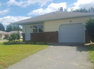 2 Bolans Ct, Toms River, NJ 08757