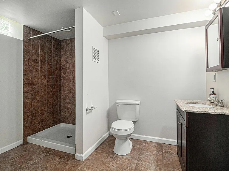 1035 N Maple Rd — Photo 18