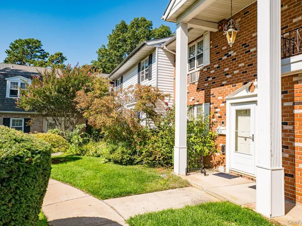 21 Glen Hollow Drive #G30, Holtsville, NY 11742