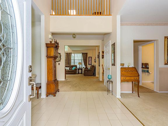 3rd image of 6 Crown Cir