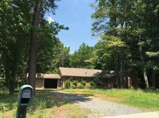 1915 Valrose Dr, Charlotte, NC 28216