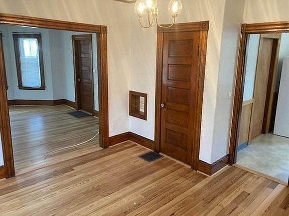 5th image of 294 Lenox St Floor 2