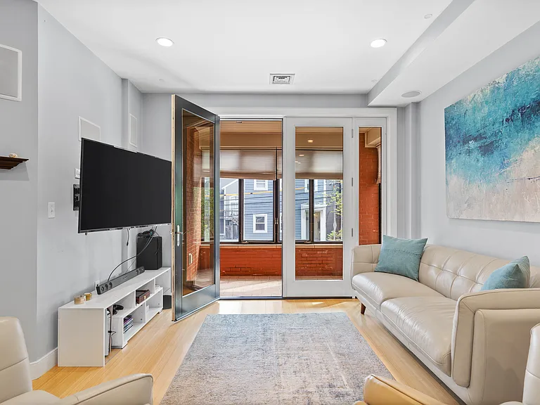 152 Old Colony Ave #9 — Photo 17