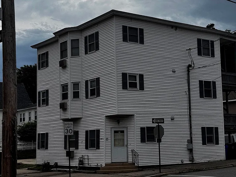 562A Lake Ave — Photo 1
