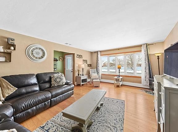 4th image of 3008 Lincoln Ave