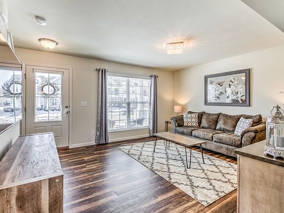 3rd image of 317 Countryshire Dr
