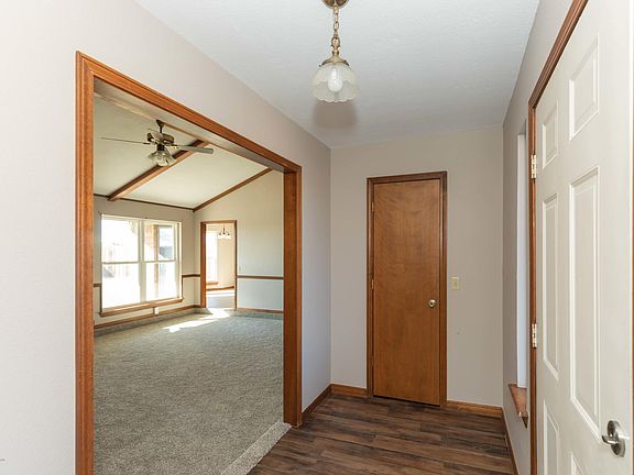 5th image of 916 Plains Dr