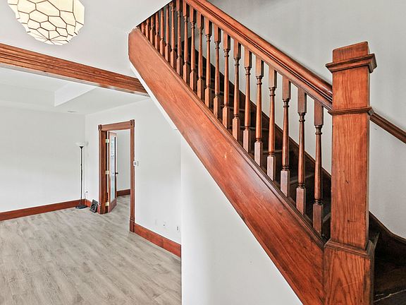 5th image of 241 Coventry Pl