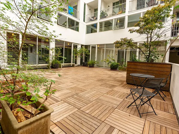 542 Saint Marks Avenue image 7 of 9