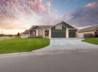 977 N Cedar Brook Cir, Mulvane, KS 67110