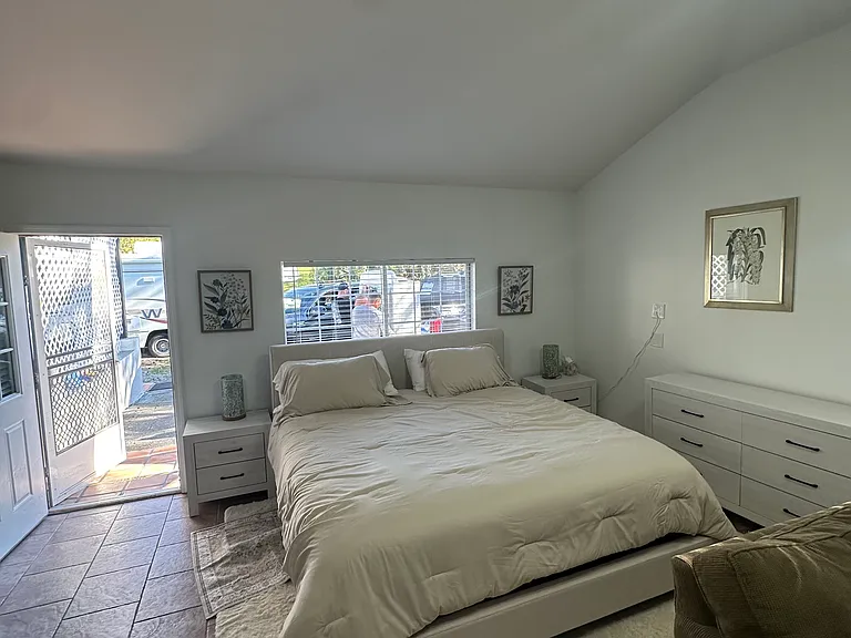 420 Hutchison St #B — Photo 10