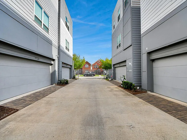 1721 Eado Point Ln — Photo 37