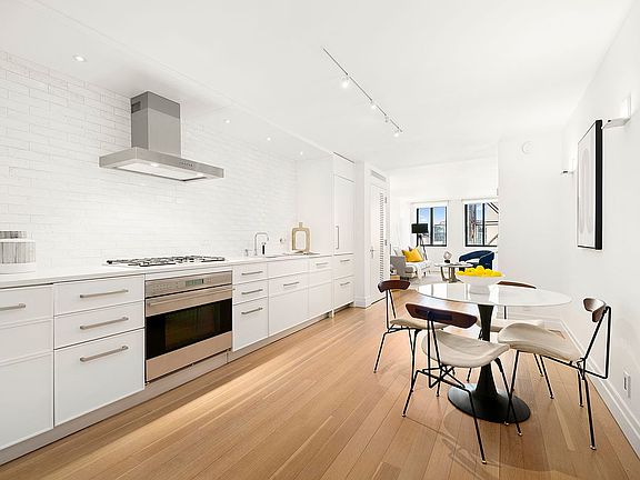 3rd image of 421 Hudson St APT 822