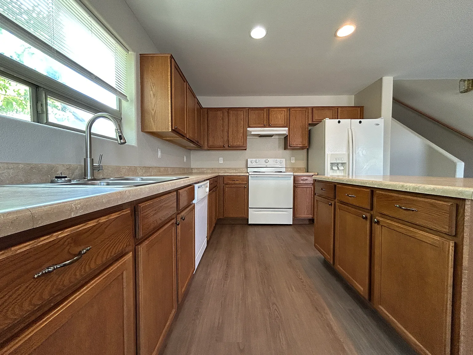 4 bed, 2419 sqft, $1,800 — Photo 4